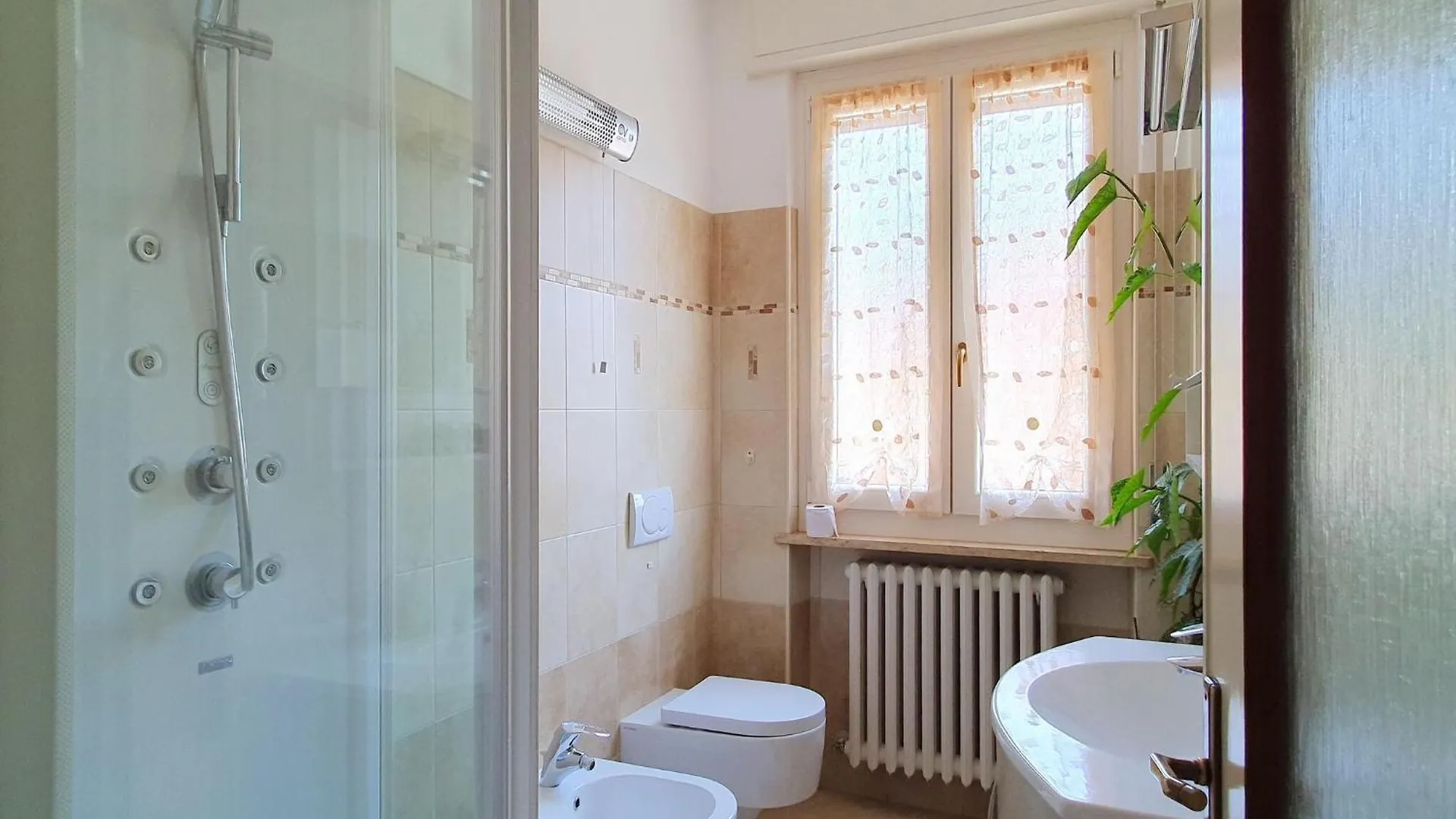 Villa With Enchanting Garden Overlooking The Lake Luino Prázdninový dům