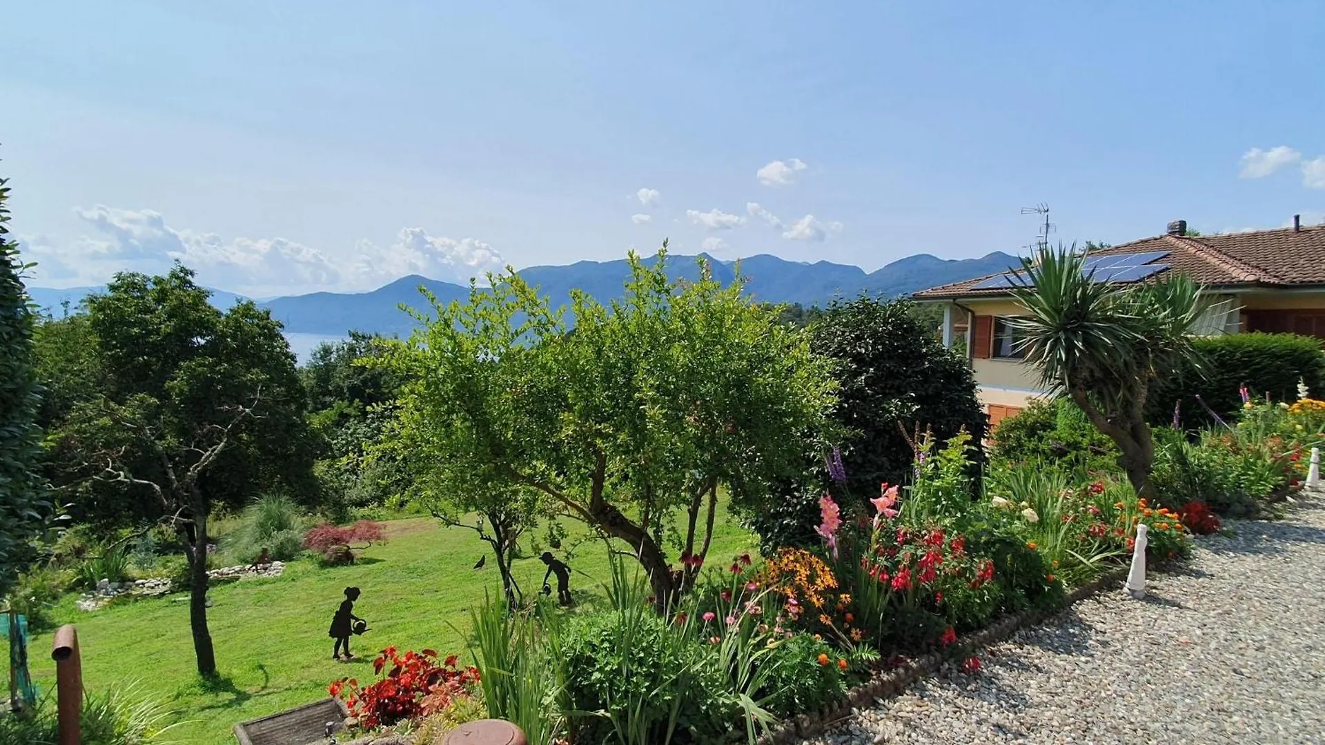 Villa With Enchanting Garden Overlooking The Lake Luino