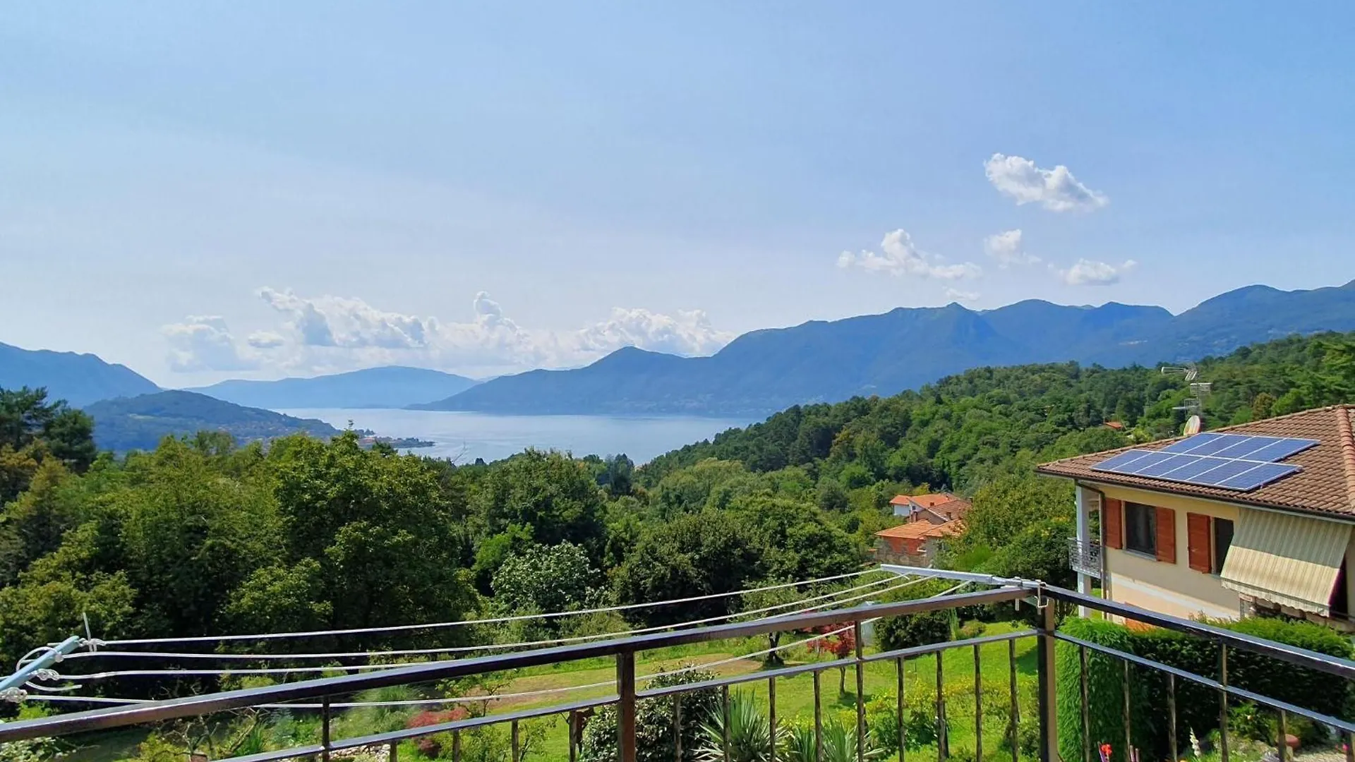 Villa With Enchanting Garden Overlooking The Lake Luino