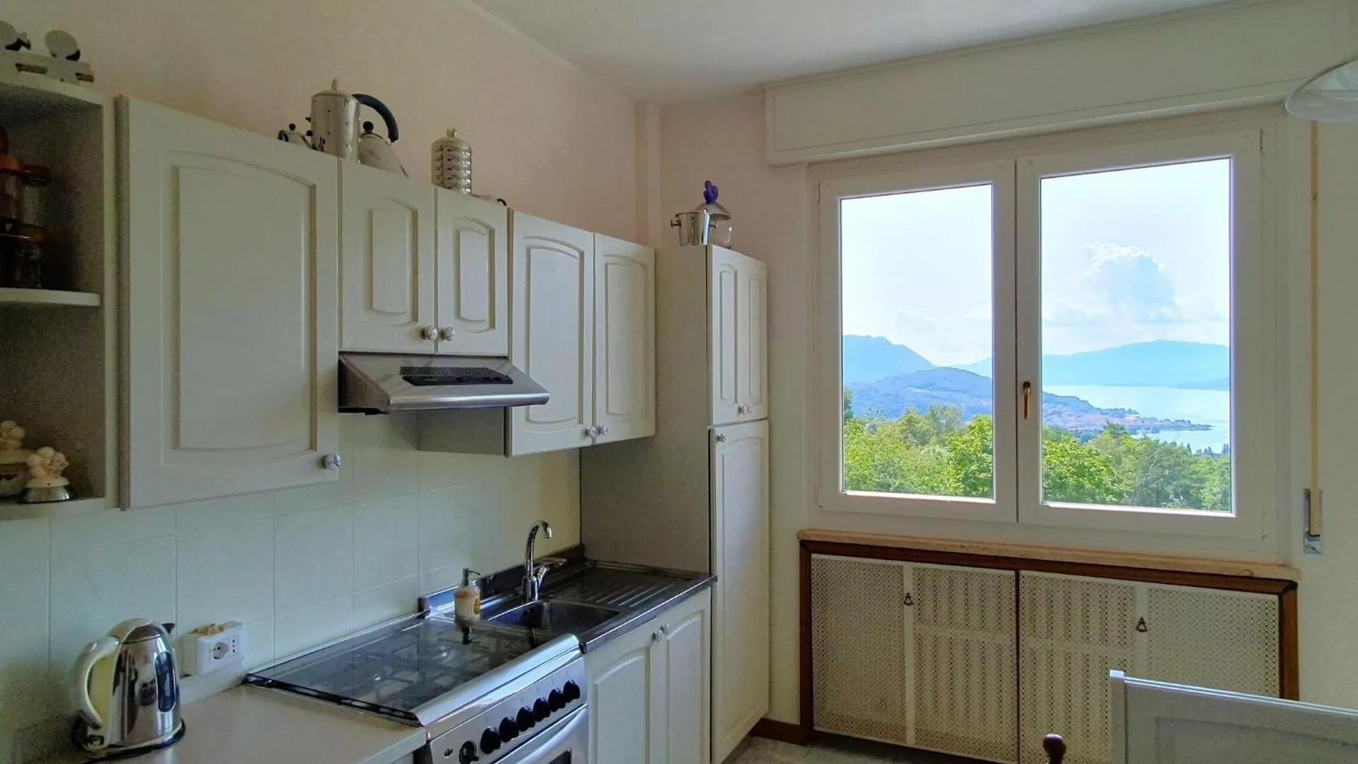 Villa With Enchanting Garden Overlooking The Lake Luino